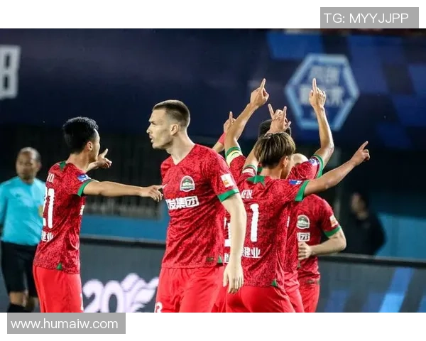 中国足球队与泰国队激战正酣比分悬念迭起引发球迷热议